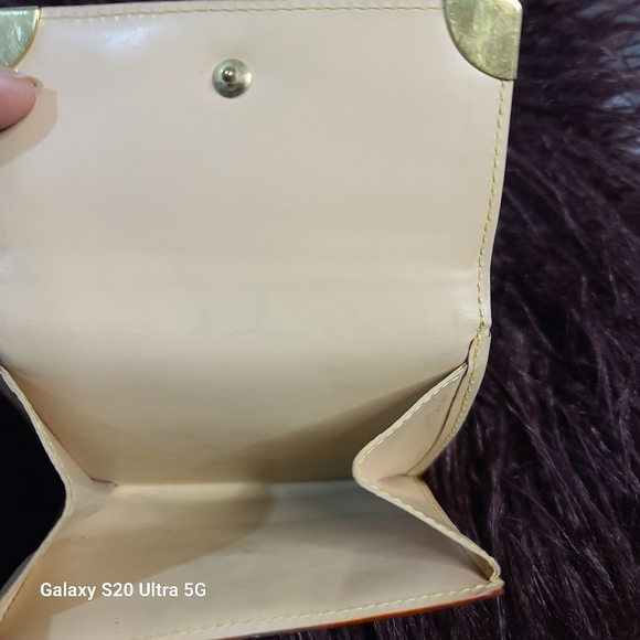 AUTHENTIC LOUIS VUITTON WHITE TRI-FOLD MULTI COLOR.  FREE KEY CHAIN - Picture 5 of 9